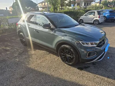 Usata VW T-Roc Sport 116 CV (85 kW) 2024 Verde SUV