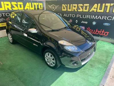 Usata Renault Clio II 68 CV (50 kW) 2010 Metallizzato Berlina