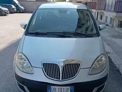 Usata Lancia Musa 90 CV (66 kW) 2007 Grigio Monovolume