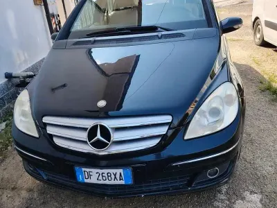 Usata Mercedes B200 140 CV (102 kW) 2007 Nero Monovolume