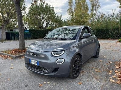 Usata Fiat 500e La Prima 86 kW (118 CV) 2022 Grigio Utilitaria