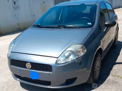 Usata Fiat Grande Punto 75 CV (55 kW) 2013 Grigio Utilitaria