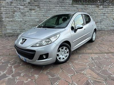 Begagnad Peugeot 207 112 HK (82 kW) 2014 Grå Cab