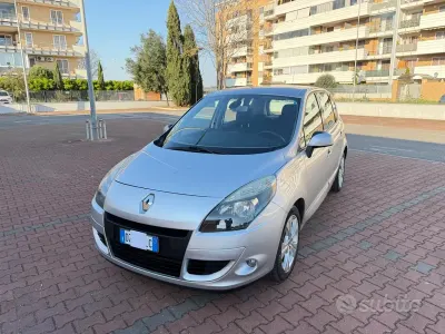 Usata Renault Scénic Luxe 110 CV (80 kW) 2009 Grigio Monovolume