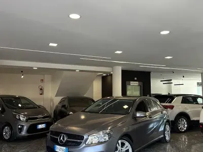Usata Mercedes A180 116 CV (85 kW) 2018 Grigio Berlina