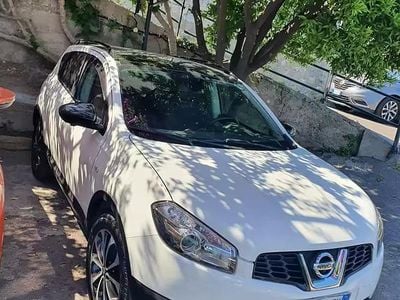 Usado Nissan Qashqai 110 HP (80 kW) 2017 Branco SUV