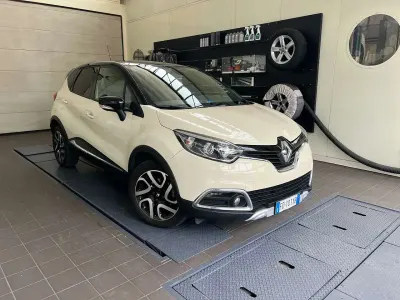 Usata Renault Captur 90 CV (66 kW) 2016 Beige SUV