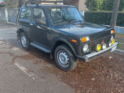 Usata Lada niva 75 CV (55 kW) 2012 Nero SUV