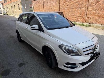 Begagnad Mercedes B200 156 HK (114 kW) 2015 Minibuss