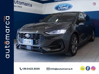 Usado Ford Focus ST-Line 125 HP (91 kW) 2023 Cinzento Sedan