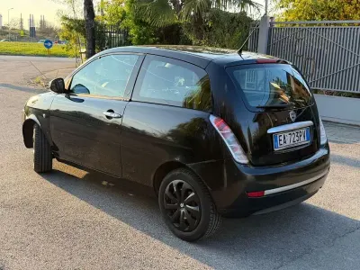 Usata Lancia Ypsilon 60 CV (44 kW) 2011 Nero Utilitaria