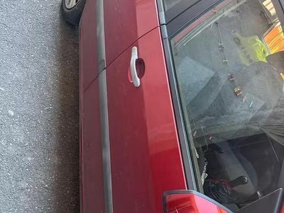 Usado Ford Fiesta 80 HP (58 kW) 2006 Vermelho Citadino