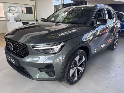 Nuova Volvo XC40 Plus 163 CV (119 kW) 2025 Verde SUV