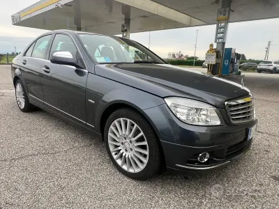 Usata Mercedes C220 Elegance 170 CV (125 kW) 2007 Grigio Berlina