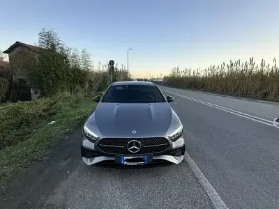 Käytetty Mercedes A180 Advanced Plus 136 HP (100 kW) 2023 Harmaa Sedan