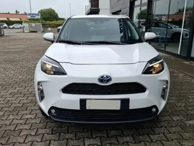 Usata Toyota Yaris 92 CV (67 kW) 2023 Bianco Utilitaria
