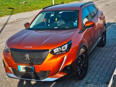 Usata Peugeot 2008 Allure 101 CV (74 kW) 2020 Arancione SUV
