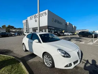 Usata Alfa Romeo Giulietta Distinctive 120 CV (88 kW) 2015 Bianco Utilitaria