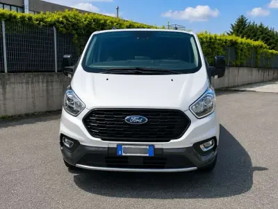 Usata Ford Courier Active 185 CV (136 kW) 2021 Argento Monovolume