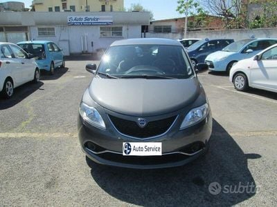Usata Lancia Ypsilon Gold 69 CV (50 kW) 2017 Grigio scuro metallizzato Utilitaria