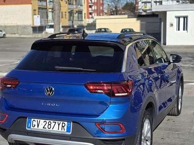 Usata VW T-Roc Life 110 CV (80 kW) 2024 Blu/azzurro SUV