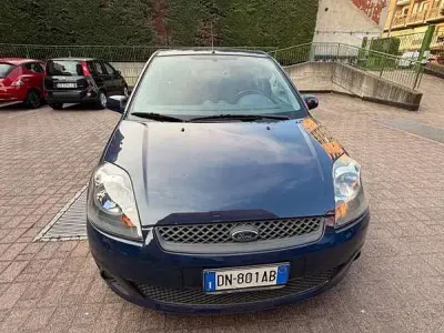 Usata Ford Fiesta Zetec 75 CV (55 kW) 2008 Bluazzurro Utilitaria