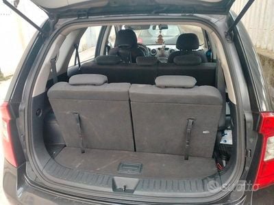 Usata Kia Carens 2009 Nero Monovolume