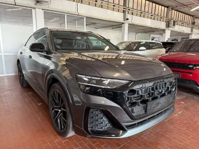 Usata Audi Q8 S-Line 286 CV (210 kW) 2025 Grigio SUV