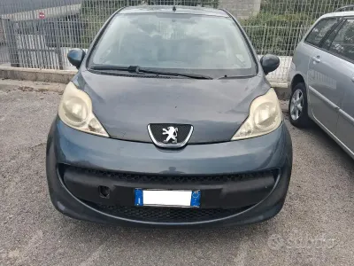 Usata Peugeot 107 68 CV (50 kW) 2008 Grigio Utilitaria