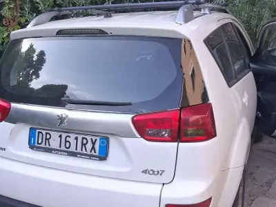 Usata Peugeot 4007 156 CV (114 kW) 2008 Bianco SUV