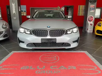 Usado BMW 318 Sport Line 149 CV (109 kW) 2021 Plateado Familiar