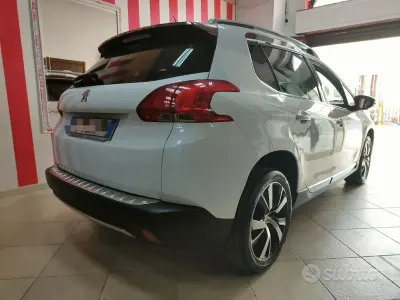 Usata Peugeot 2008 Allure 99 CV (72 kW) 2015 Bianco SUV