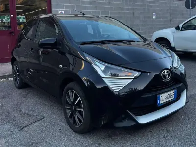Usata Toyota Aygo Connect Style 72 CV (52 kW) 2020 Nero Utilitaria