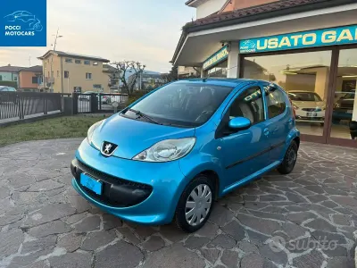 Usata Peugeot 107 Urban Move 68 CV (50 kW) 2008 Blu Utilitaria