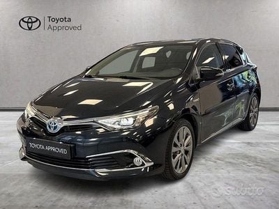 Usata Toyota Auris Hybrid Lounge 136 CV (100 kW) 2017 Nero Berlina