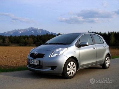 Usata Toyota Yaris 75 CV (55 kW) 2007 Grigio Berlina