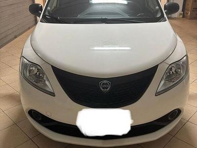 Usata Lancia Ypsilon 69 CV (50 kW) 2018 Bianco Utilitaria