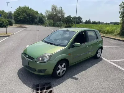 Usata Ford Fiesta 75 CV (55 kW) 2006 Verde Utilitaria