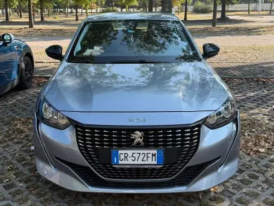 Usata Peugeot 208 Active 75 CV (55 kW) 2023 Argento Utilitaria