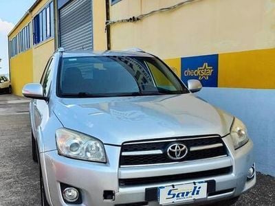 Usata Toyota RAV4 150 CV (110 kW) 2010 Argento SUV