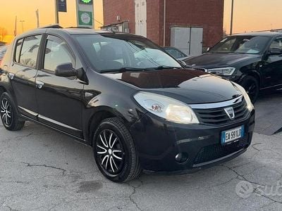 Usata Dacia Sandero Lauréate 72 CV (52 kW) 2010 Nero Berlina
