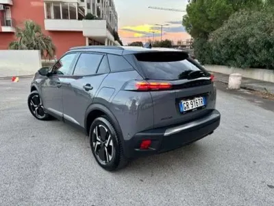 Usata Peugeot 2008 Active 102 CV (75 kW) 2024 Grigio SUV