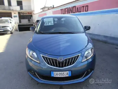 Usata Lancia Ypsilon Silver 69 CV (50 kW) 2021 Blu Utilitaria