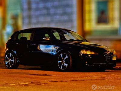 Usata Alfa Romeo 147 120 CV (88 kW) 2008 Nero Utilitaria