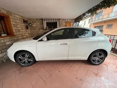 Usata Alfa Romeo Giulietta 105 CV (77 kW) 2011 Bianco Berlina