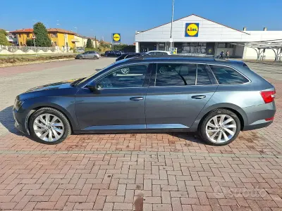 Usata Skoda Superb Executive 190 CV (139 kW) 2017 Grigio Station wagon
