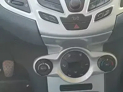 Usata Ford Fiesta 60 CV (44 kW) 2010 Grigio Berlina