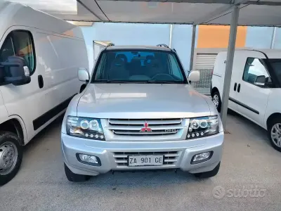 Usata Mitsubishi Pajero 165 CV (121 kW) 2001 Grigio SUV