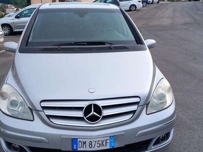 Mercedes B200