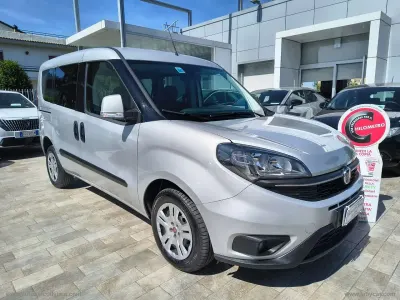 Usata Fiat Doblò Lounge 105 CV (77 kW) 2021 Argento Monovolume